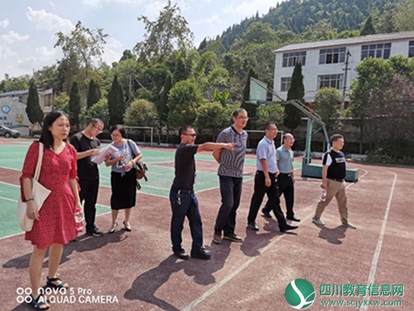 遂宁市教育工委副书记陈杰一行到龙洞学校督导检查开学工作