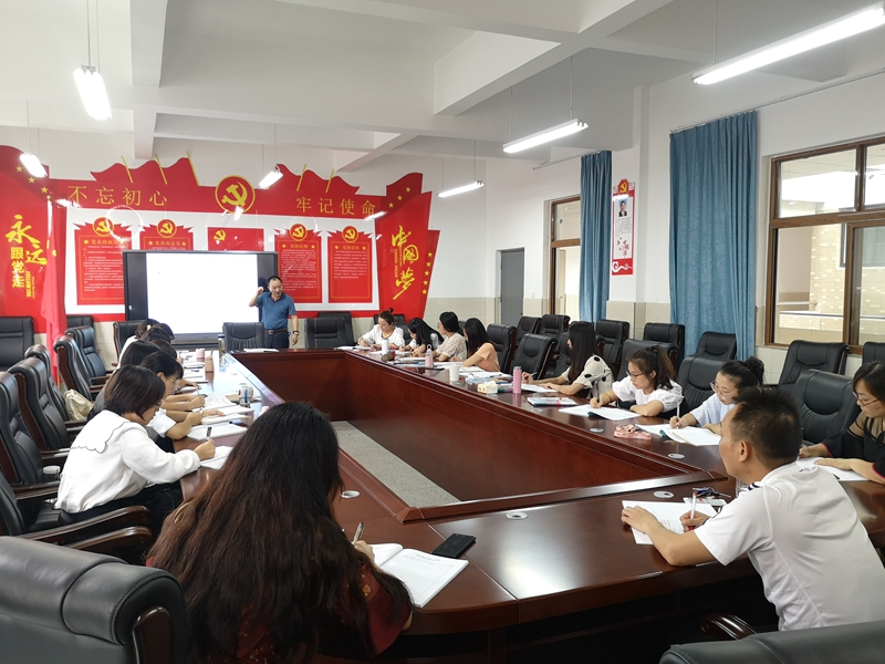 走进真实课堂 走出教学迷雾 沱江路小学数学组扎实开展新学期数学教研活动