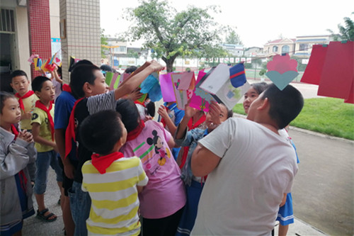  广汉市连山二小“四项义举”谢师恩