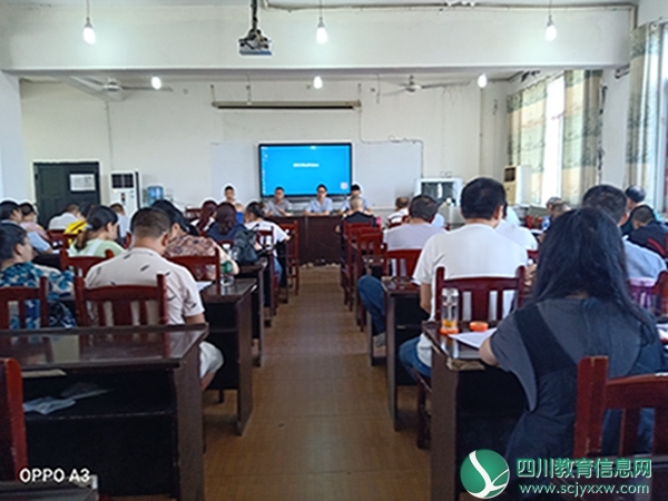 节前安全维稳专题会.jpg