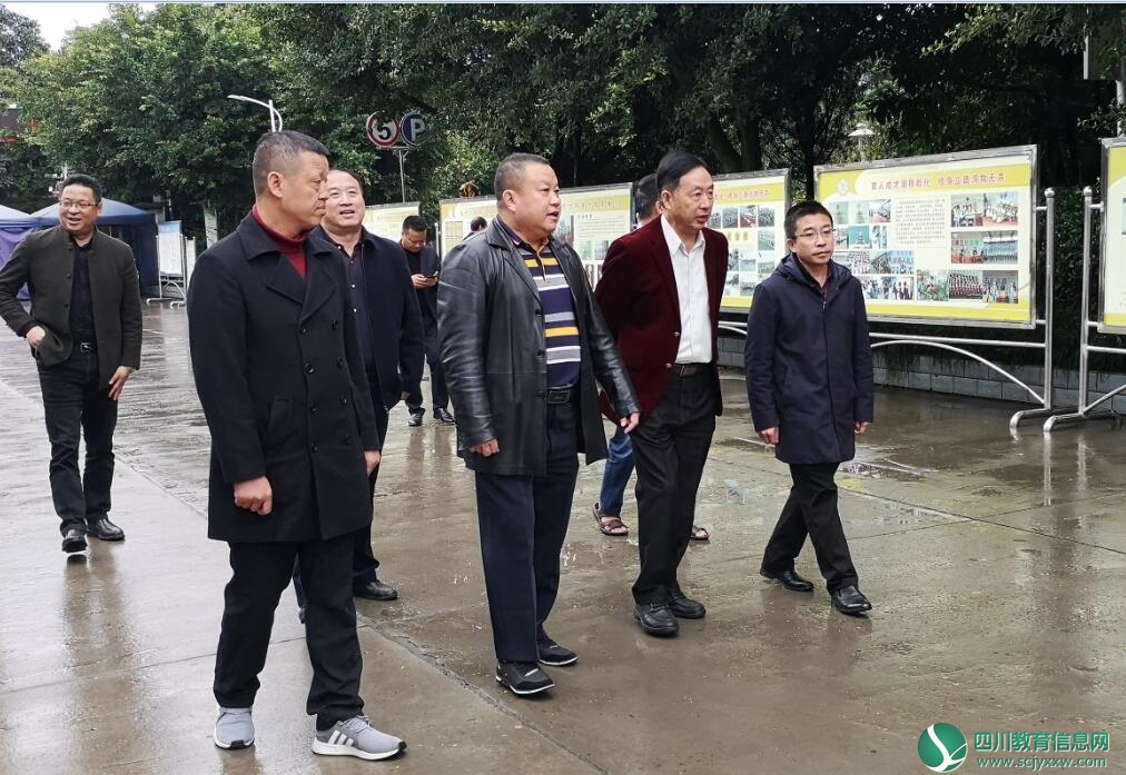 蒋海斌看望慰问遂宁六中垒球队