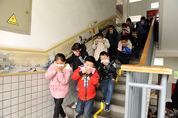 安居区大安初中举行2021年春季开学典礼暨教学质量表彰大会