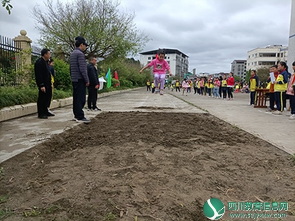 磨溪小学“献礼建党100周年”春季田径运动会圆满举行1.jpg