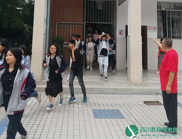 遂宁六中开展校园防灾应急疏散演练