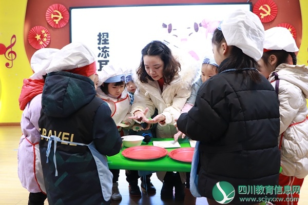 搓汤圆、包饺子——余笑群.jpg