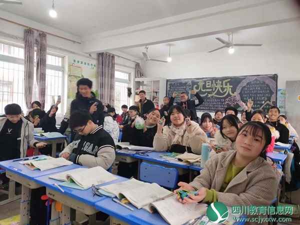 乐至县石佛镇保安九义校：双减成果以校币兑奖，让孩子们乐开花3.jpg