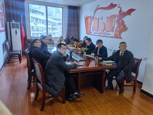 巴州区教科室扎实开展党的十九届六中全会等精神学习讨论活动2.jpg