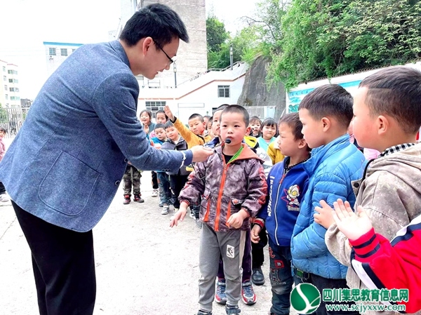 南图实验学校幼儿园举行防踩踏应急疏散演练活动