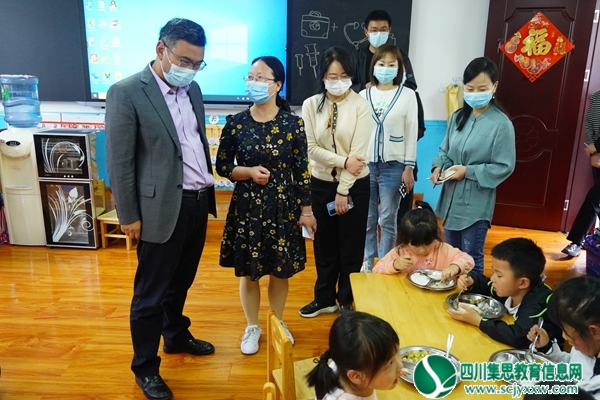 调研指导助力成长 ——汶川县县委副书记、县长赫洛杰来到汶川县第二幼儿园开展调研