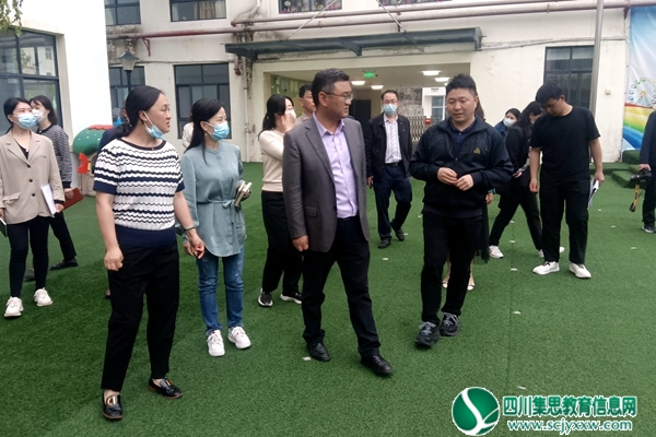 汶川县委副书记、县长赫洛杰调研漩口小学教育教学工作