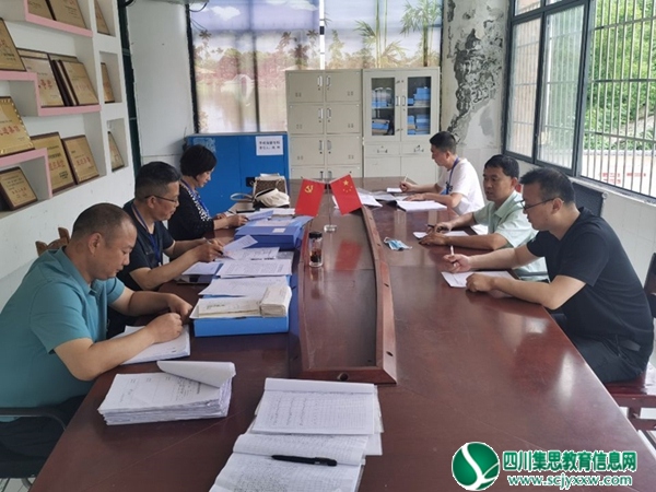 西眉督导组一行到磨溪初中开展2022年度学校“双减”、“五项管理”及心理健康教育专项督导工作
