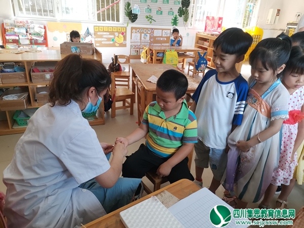 白马镇中心卫生院到白马幼儿园开展健康体检活动