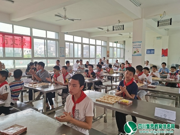 全国象棋业余赛安居区东禅片分站赛在东禅镇中心小学校举行