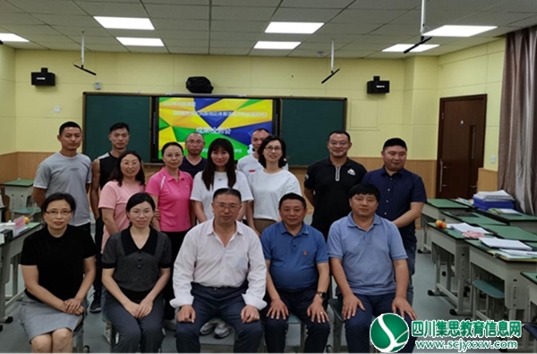 汶川县第一小学校召开2022年度州级重点课题《校园足球在民族地区小学体育活动中的实践研究》成果检测会