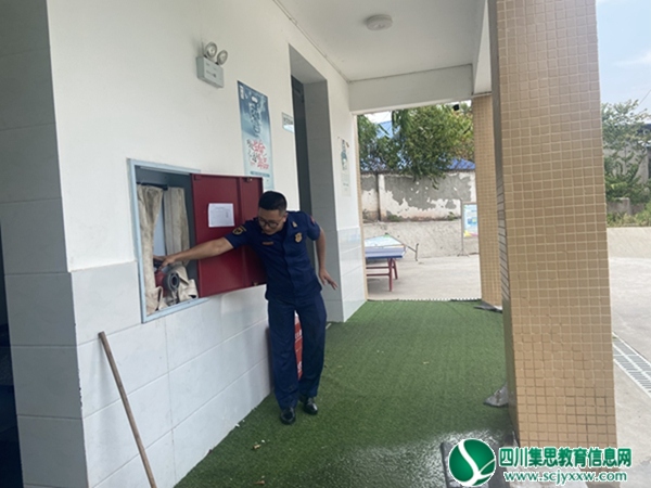 中兴小学：安居消防大队开展校园安全专项检查 (2).jpg