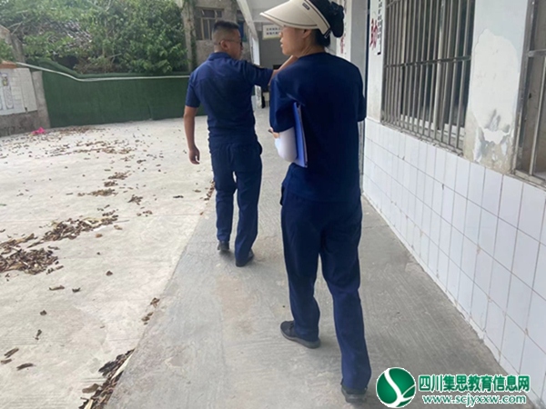 安居消防大队开展来到安居区中兴镇中心小学校校园安全专项检查