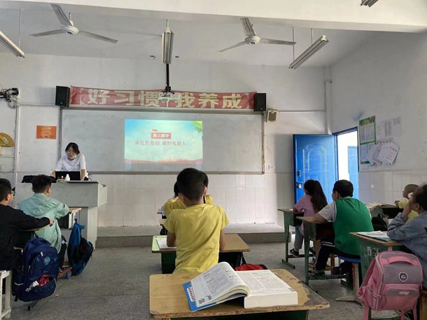 平昌县星光实验学校开学第一课主旋律——“爱国”