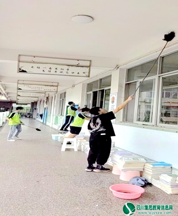校园大扫除.jpg