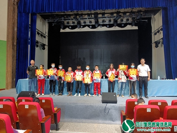 安居区拦江镇莲花九年义务教育学校开展“海龙凯歌--卓越少年沼气与绿色智能”主题研学活动