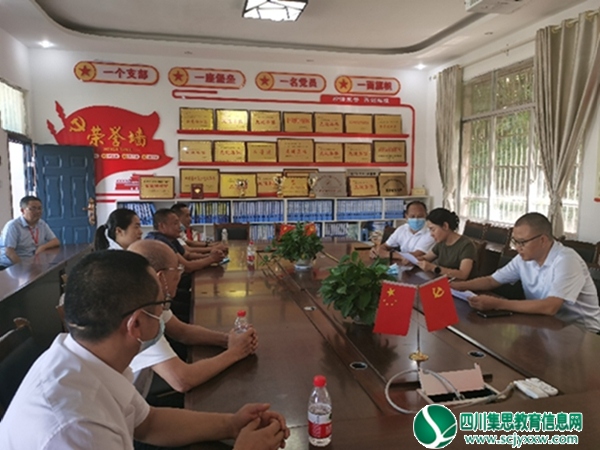 区领导到安居区东禅镇中心小学校进行教师节走访慰问活动