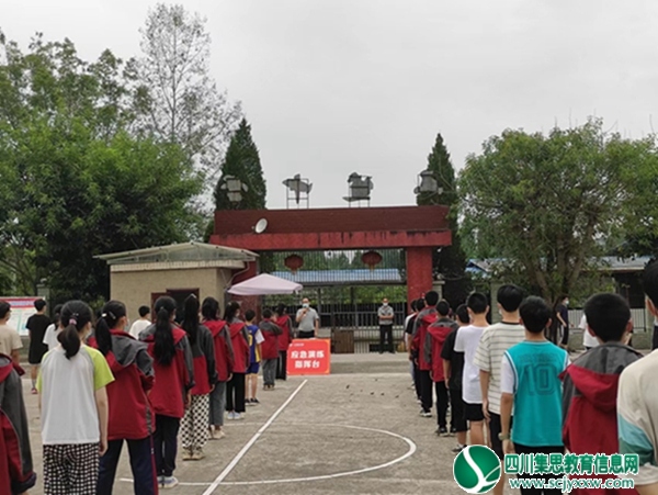 二道中学开展2022年秋季疫情防控应急演练