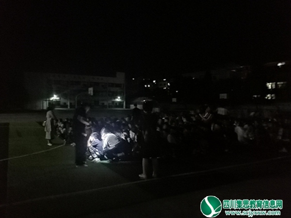 拦江九义校成功开展住校生夜间消防应急疏散演练