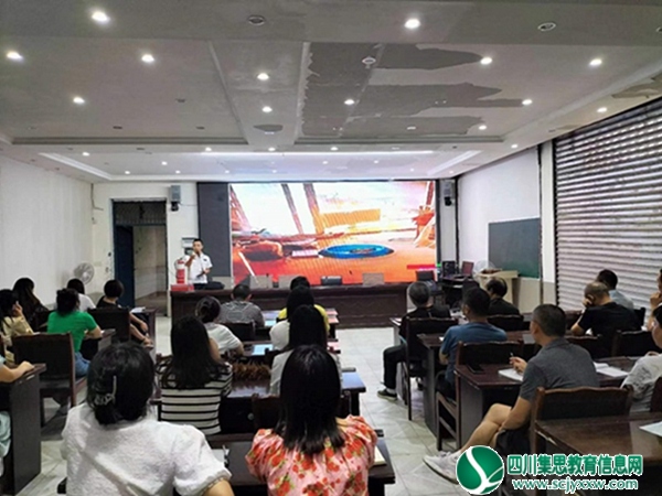 遂宁消安消防安全技术服务中心到中兴镇中心小学校做消防安全知识宣讲