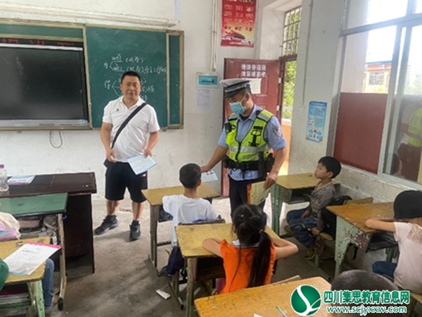 会龙初中开展交通安全教育宣传活动