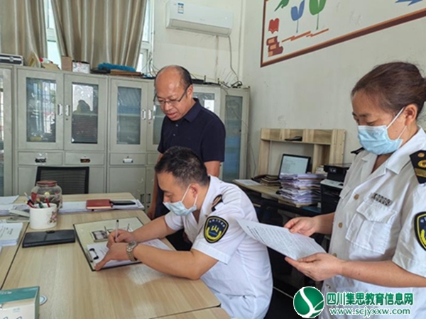 卫生监督进校园，督导检查筑防线——卫生监督所到安居区拦江镇凉风小学检查