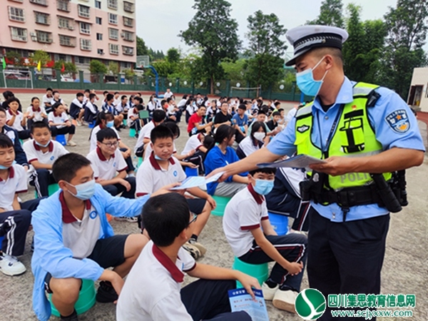 安居区聚贤初中举行2022年秋季开学典礼