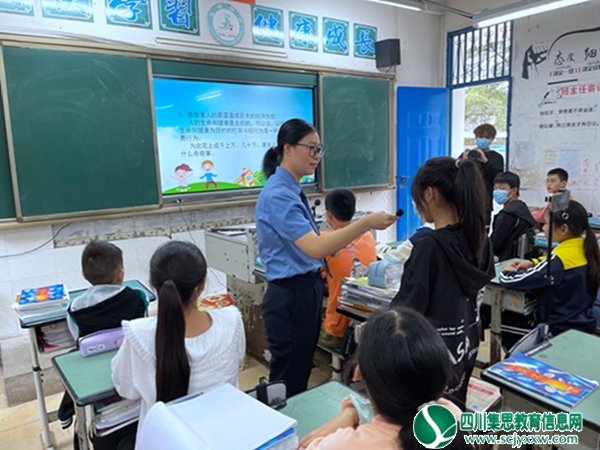 课堂剪影3.jpg