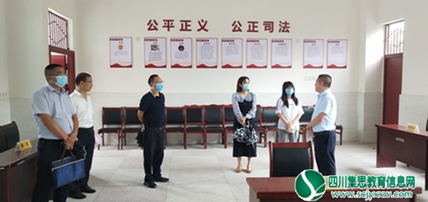 射洪市纪委机关党委书记钟艾君、市委教育工委副书记郭小波到经开区一小调研督导清廉学校建设工作