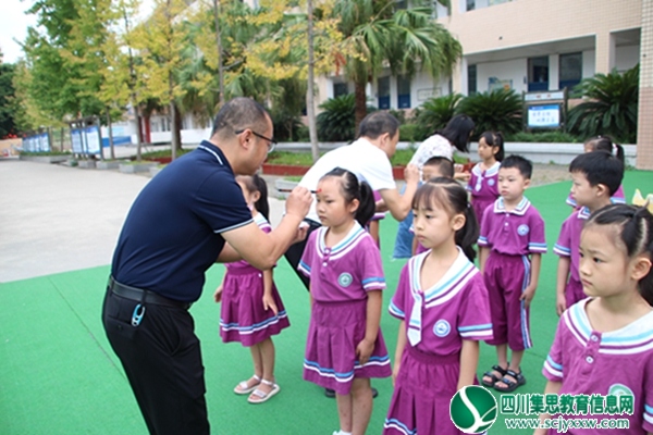 梦想从二小启航 ——安居区第二小学校举行一年级新生入学仪式