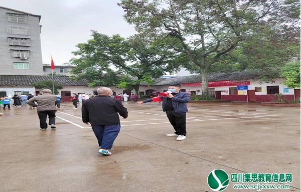 安居区三家镇青山明德小学校教师奋战在抗疫一线
