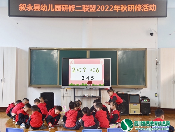 6.师幼游戏.JPG