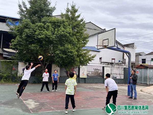抗击疫情共前行  迎“篮”而上扬青春  ——街子小学留校学生活动剪影