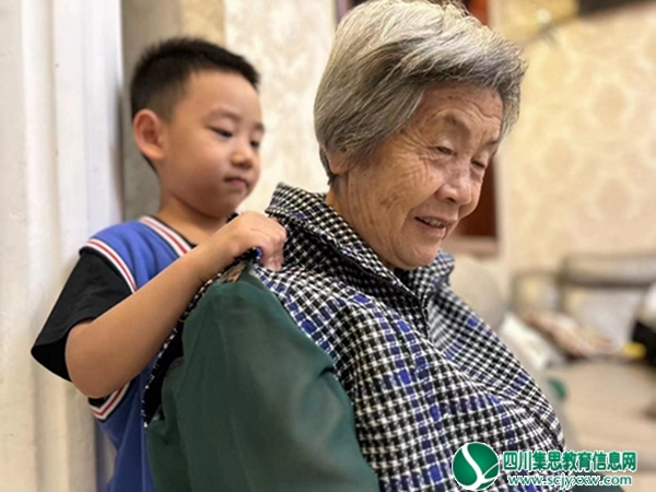 船山区顺城街幼儿园开展“愿时光不老 爱常伴左右”线上重阳节主题活动