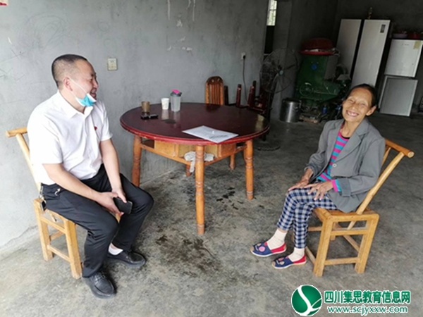射洪市香山镇第二小学校开展重阳节走访慰问退休教师