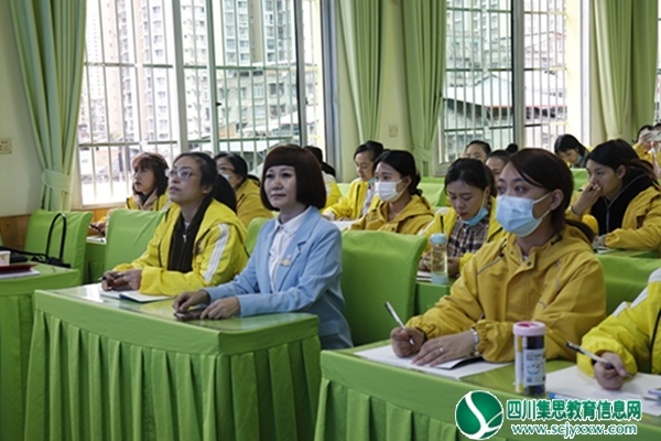 材料为点  内容为线 ——射洪一幼教育集团开展忆童美术主题活动实施培训