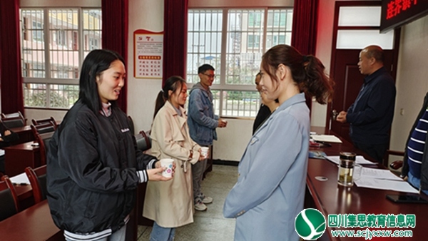 青蓝工程传薪火,提质增效促成长 ——威远县连界镇中心学校举行2022年青蓝工程拜师仪式