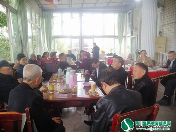 射洪市武安学校举行“永远跟党走，最美夕阳红”退休教师茶话会