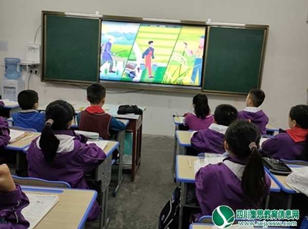 安居区第二小学校开展“光盘行动”，提倡勤俭节约