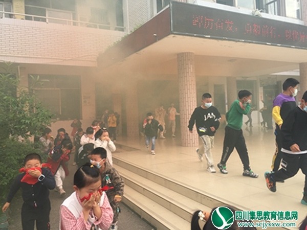 生命重于泰山 严守安全底线 ——复桥小学开展消防应急演练