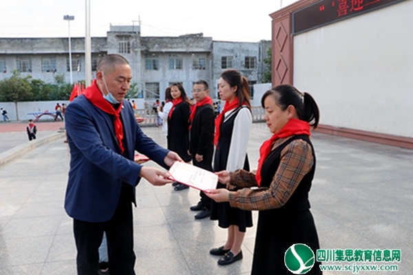  南图实验学校举行2022年秋季少先队入队仪式