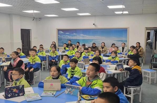 平昌二小举行小学英语“对话课”教学观摩活动
