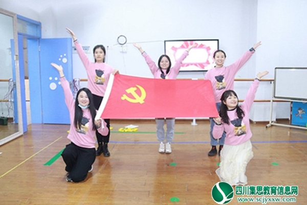 拦江镇中心幼儿园教师红色经典诵读活动