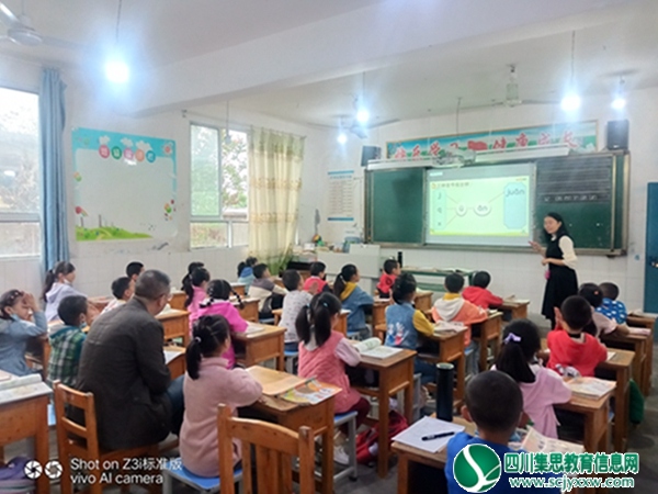 射洪市香山一小举行教师全员赛课研培活动.jpg