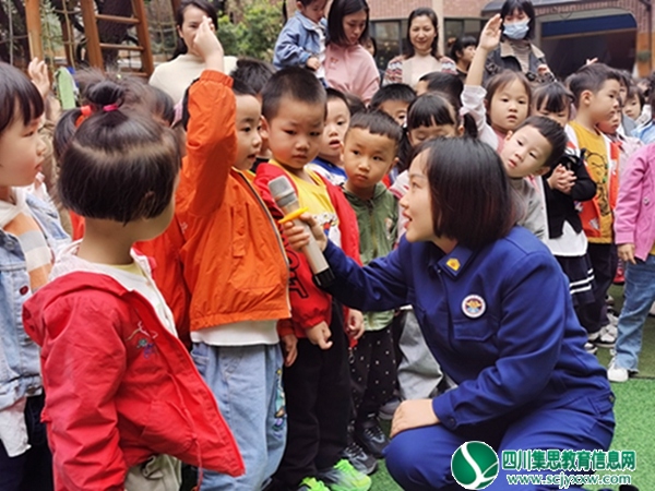 教官讲解消防知识 (3).jpg