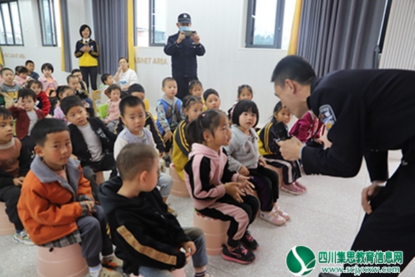 安居区聚贤镇中心幼儿园开展秋季法治专题讲座