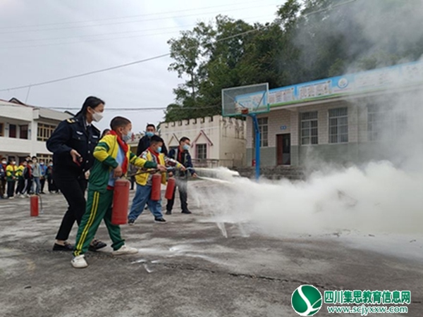射洪市沱牌镇李家祠小学校开展消防安全知识培训活动